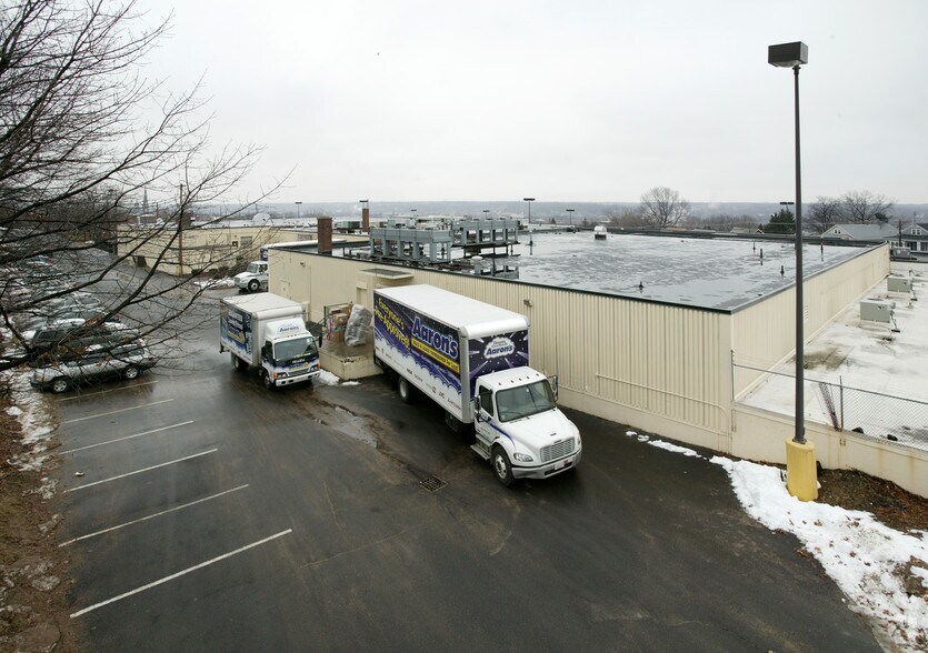 209-235 South St, Holyoke, MA à louer - Photo du bâtiment - Image 2 de 12