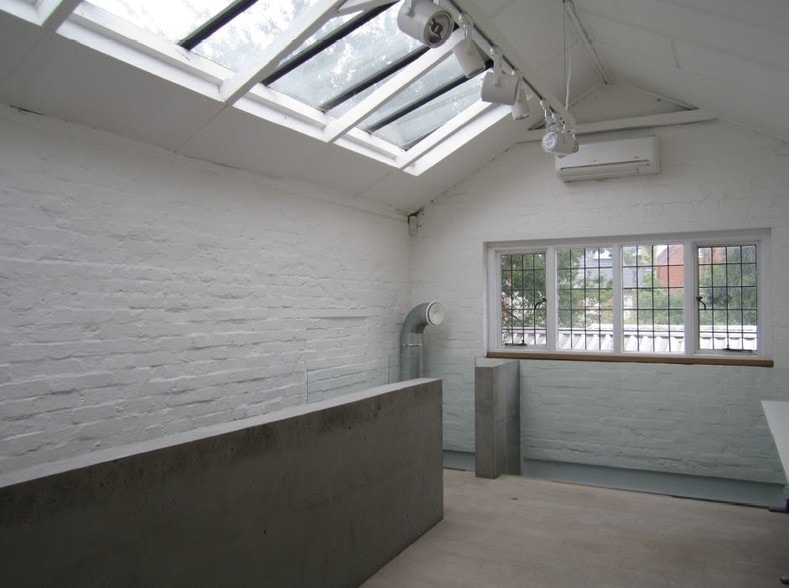 87 Railway Rd, Teddington for lease - Primary Photo - Image 1 of 3