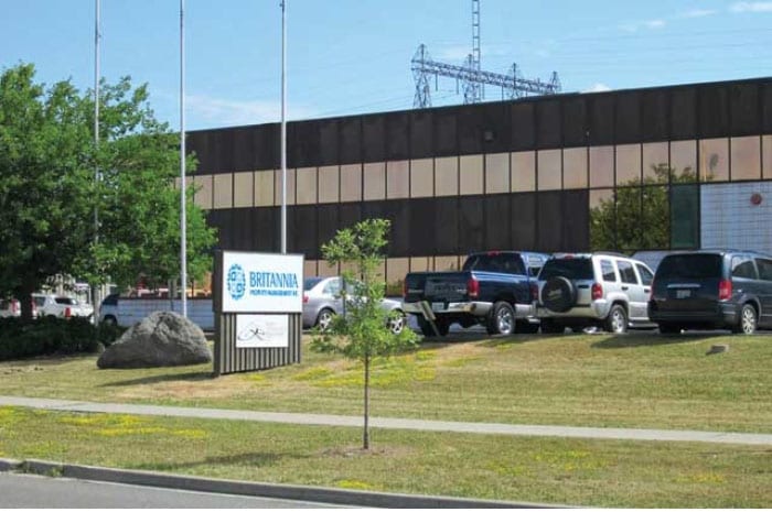 75 Westmore Dr, Toronto, ON à vendre - Photo du bâtiment - Image 3 de 3