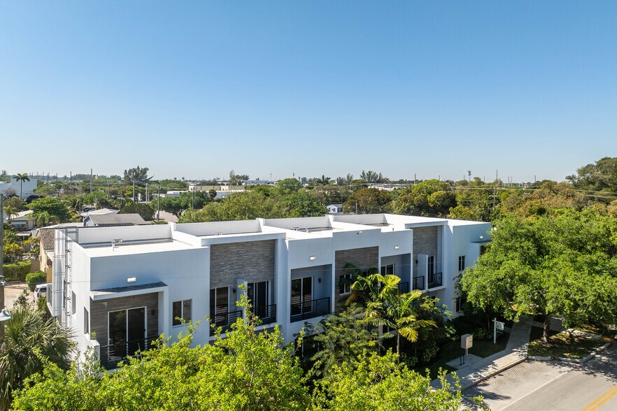1421 SW 24th Ct, Fort Lauderdale, FL à vendre - Vidéo aérienne - Image 2 de 5