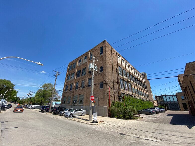 3065 N Rockwell St, Chicago, IL à vendre - Photo du bâtiment - Image 3 de 10