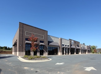 Plus de détails pour 90 Cape Fear Dr, Whitsett, NC - Commerce de détail à vendre