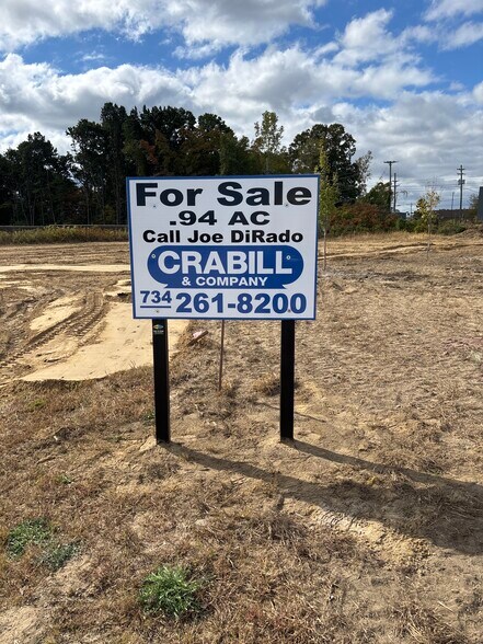 34433 Rosati Ave, Livonia, MI for sale - Primary Photo - Image 1 of 1