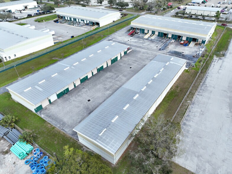 3535 Reynolds Rd, Lakeland, FL à louer - Photo du bâtiment - Image 3 de 6