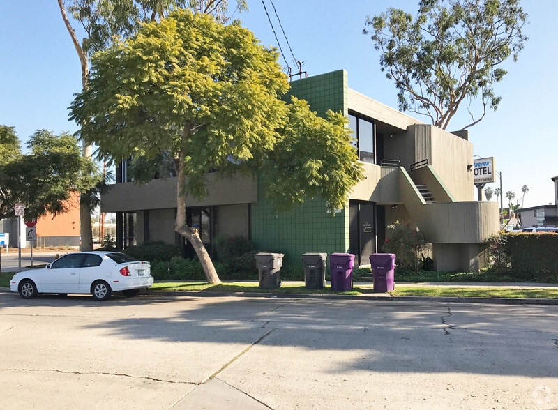 4400-4404 E Pacific Coast Hwy, Long Beach, CA à louer - Photo principale - Image 1 de 4