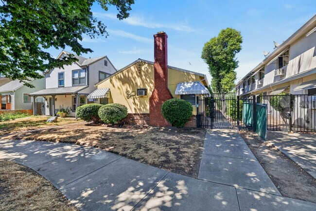 More details for 2717 V St, Sacramento, CA - Multifamily for Sale