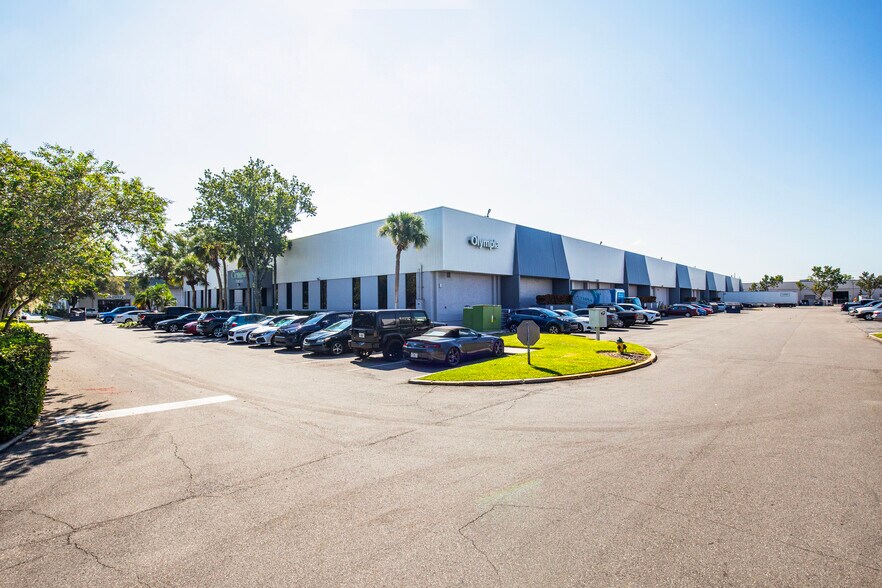 4640-4670 L B Mcleod Rd, Orlando, FL à louer - Photo du bâtiment - Image 2 de 16
