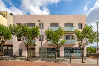 Plus de détails pour Multi-résidentiel à vendre