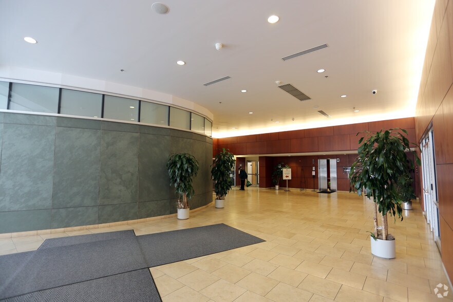 221 W Philadelphia St, York, PA à vendre - Hall d’entrée - Image 2 de 39