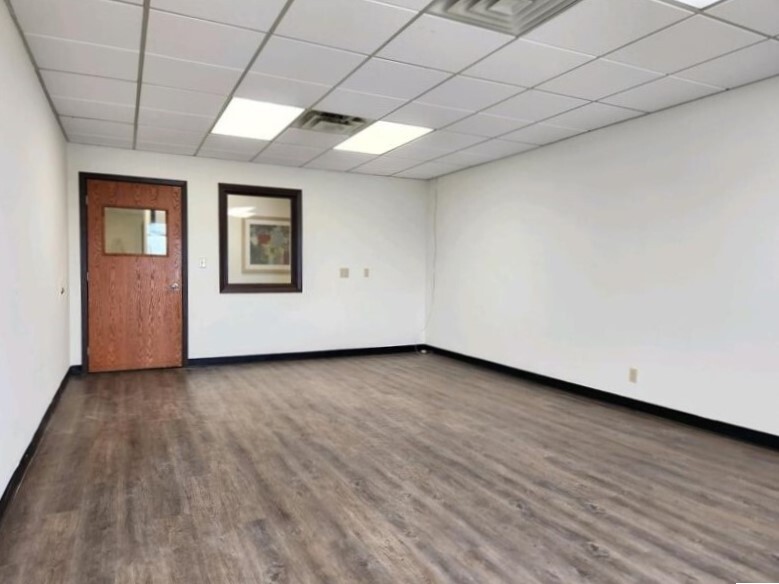 1955 University Ave W, Saint Paul, MN for lease Interior Photo- Image 1 of 3