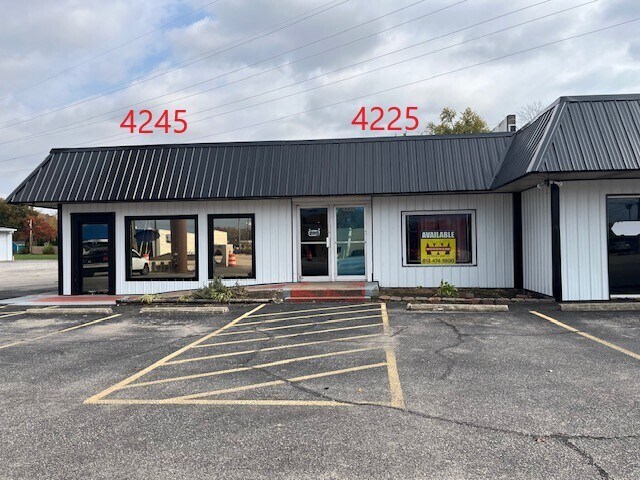 4219-4225 N First Ave, Evansville, IN à louer - Photo du bâtiment - Image 1 de 1