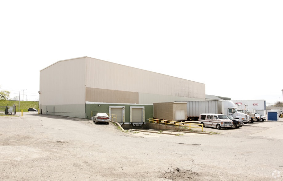 1709 Thompson St, Lansing, MI for lease - Building Photo - Image 3 of 8
