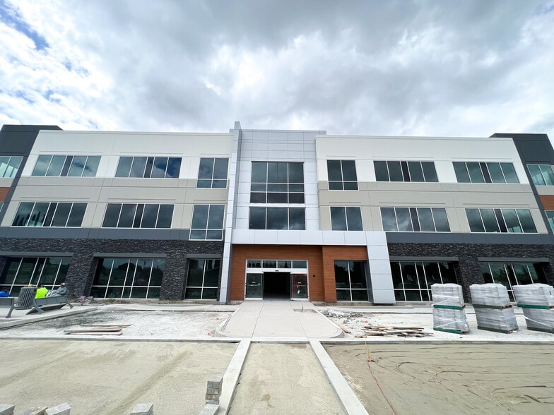 888 S Brea Canyon Rd, Diamond Bar, CA à louer - Photo du bâtiment - Image 3 de 27