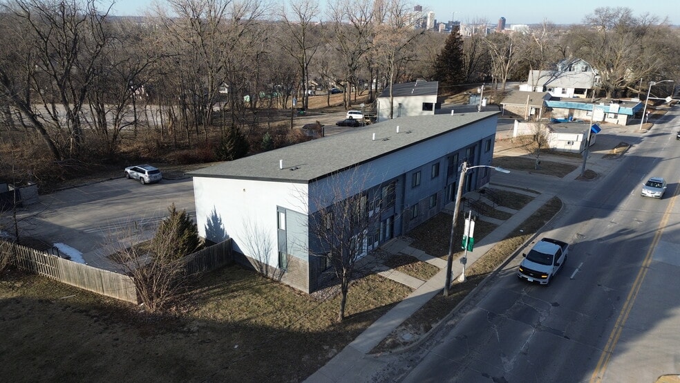 SW 9th Street portfolio of 2 properties for sale on LoopNet.ca - Building Photo - Image 3 of 7