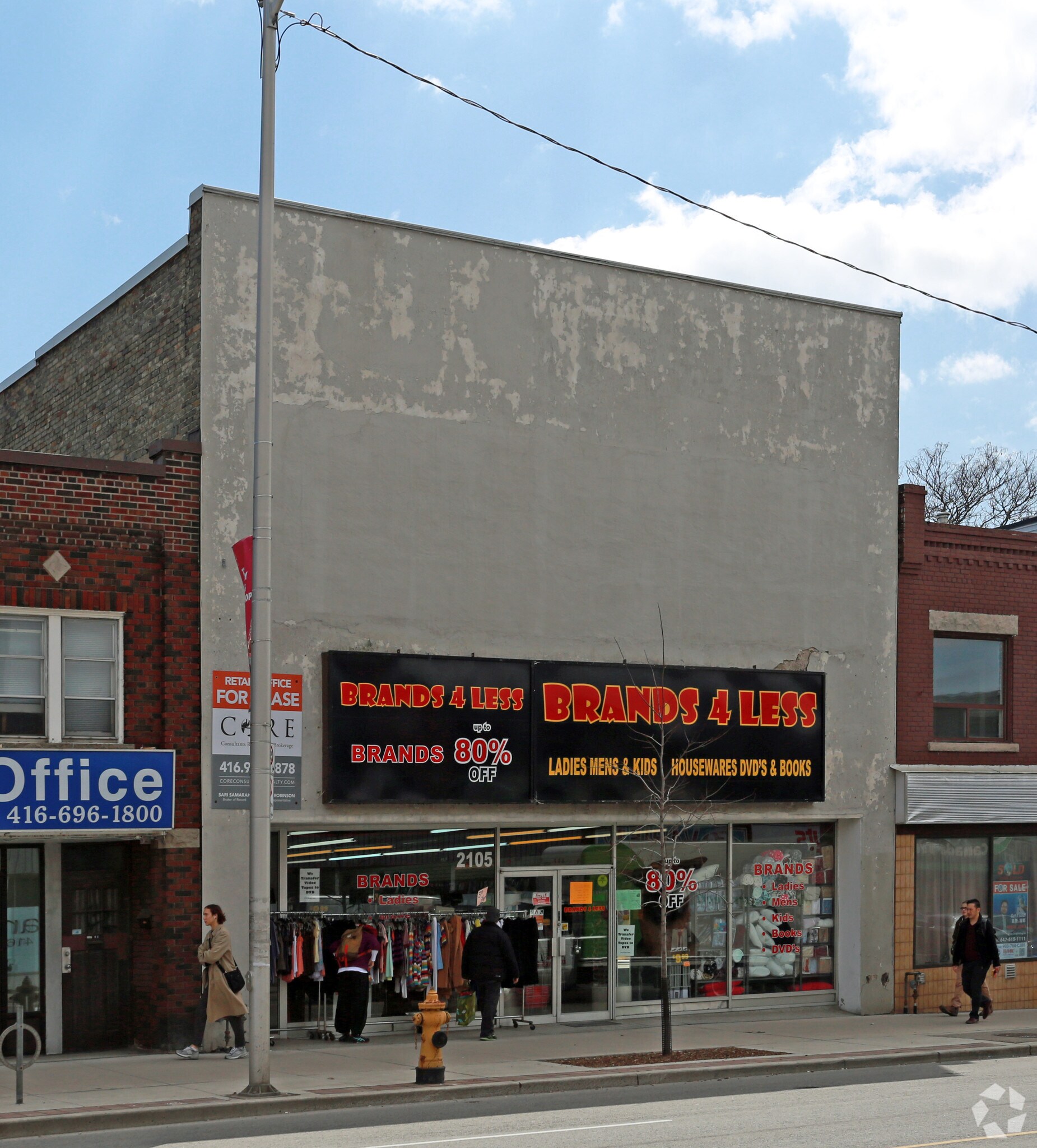 2105 Danforth Ave, Toronto, ON à louer Photo du bâtiment- Image 1 de 4