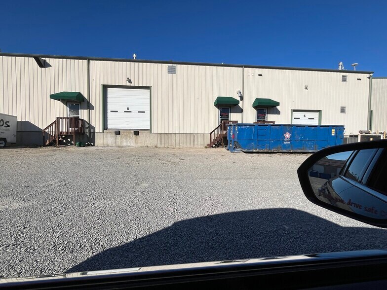 6244 Old Lagrange Rd, Crestwood, KY à louer - Photo du bâtiment - Image 2 de 17