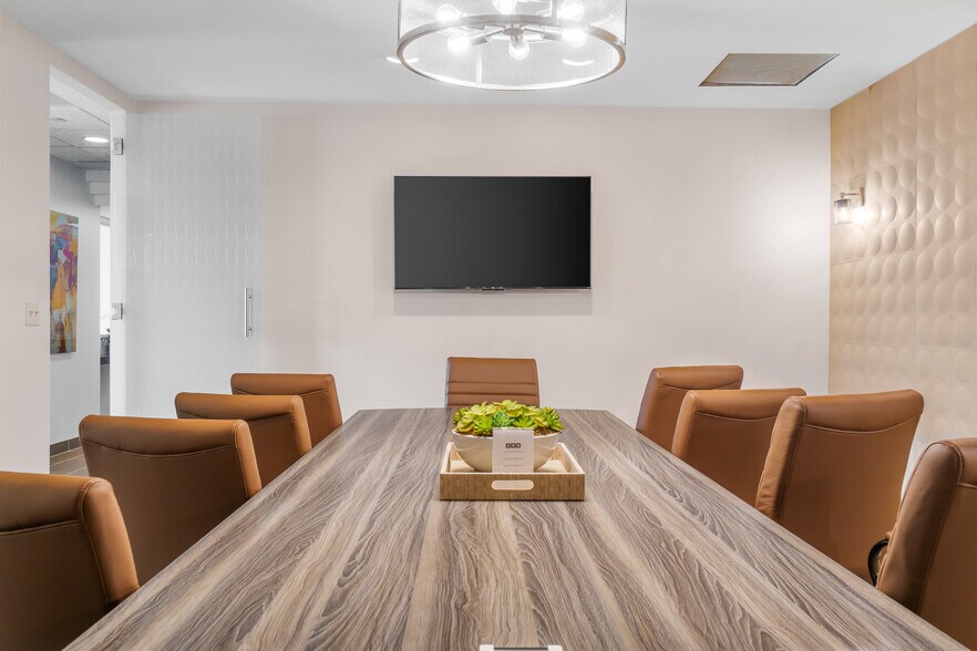 One E Broward Blvd, Fort Lauderdale, FL for lease - Interior Photo - Image 2 of 36