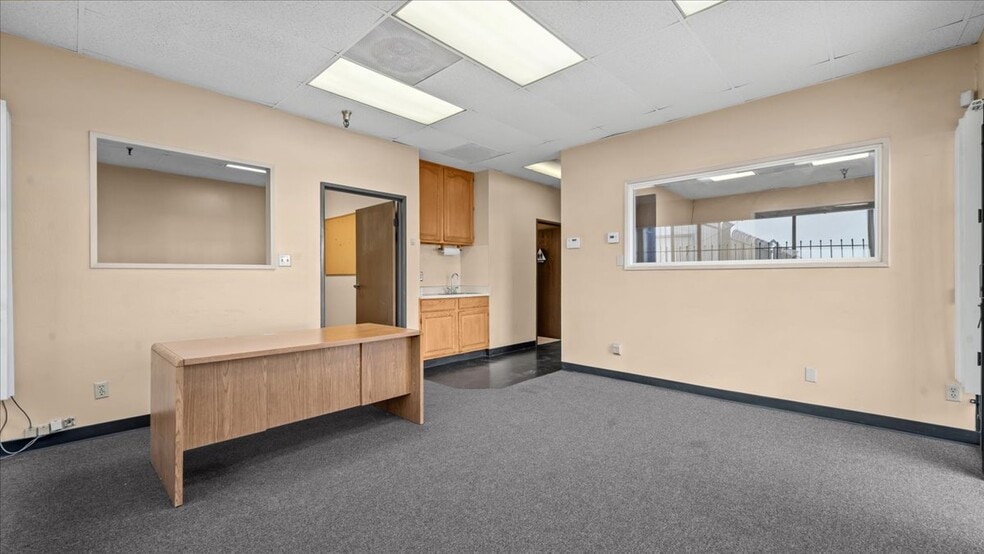 9262 Bally Ct, Rancho Cucamonga, CA for lease - Building Photo - Image 3 of 30