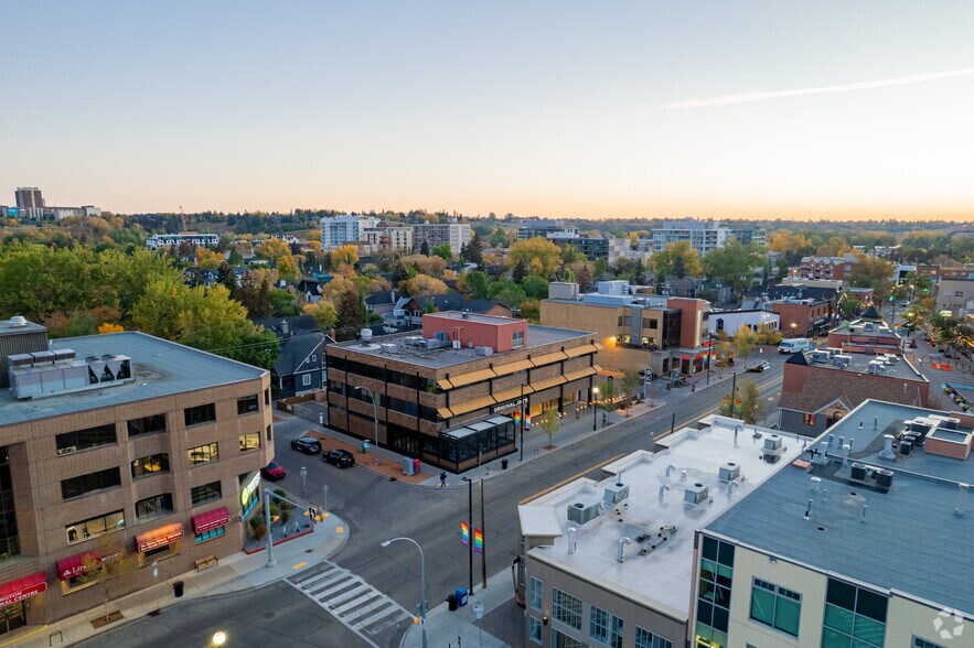 1220 Kensington Rd NW, Calgary, AB à louer - Aérien - Image 3 de 6