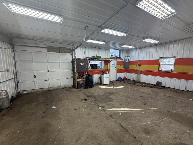 1644 4 Mile Rd NE, Grand Rapids, MI à vendre - Photo du bâtiment - Image 2 de 21