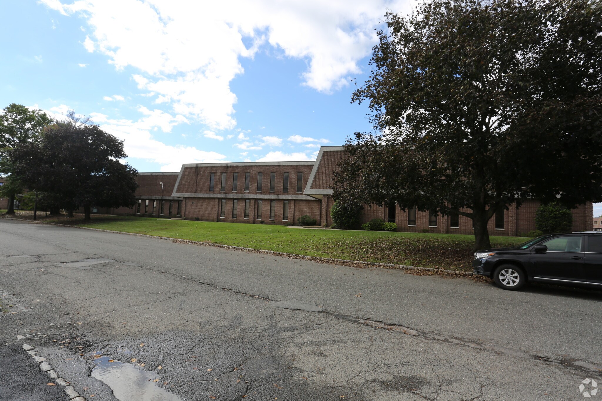 12-18 Gloria Ln, Fairfield, NJ for lease Primary Photo- Image 1 of 5