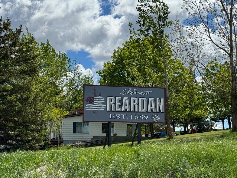 810 Broadway Avenue, Reardan, WA à vendre - Photo du bâtiment - Image 2 de 8