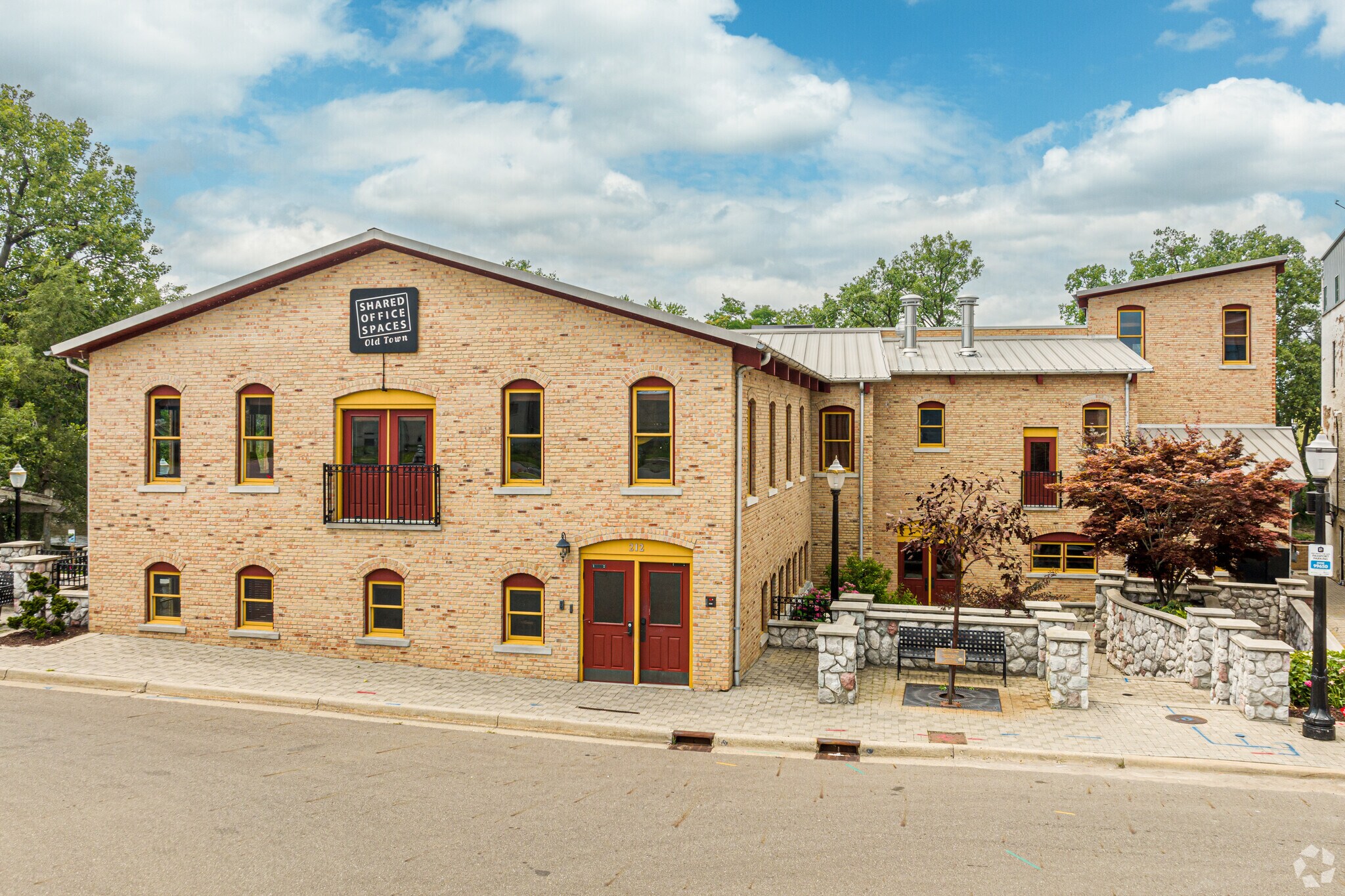 212 E Grand River Ave, Lansing, MI à vendre Photo du bâtiment- Image 1 de 1