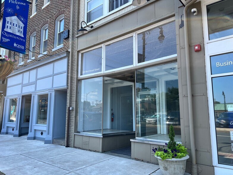 308-310 W Broad St, Quakertown, PA à louer - Photo du bâtiment - Image 2 de 3