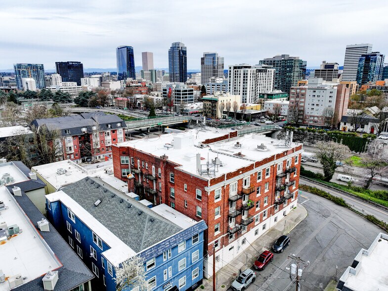 1429 SW 14th Ave, Portland, OR à vendre - Photo du bâtiment - Image 3 de 57