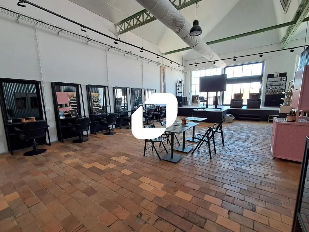 Office in Roncq for lease Interior Photo- Image 1 of 12