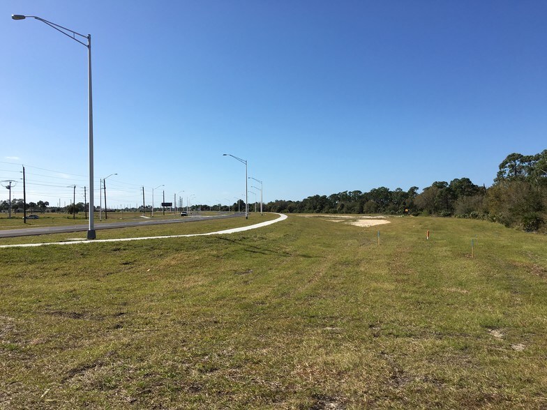 15501 Burnt Store Rd, Punta Gorda, FL à louer - Photo du bâtiment - Image 2 de 11