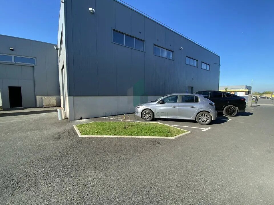 Flex in Viarmes for lease Building Photo- Image 1 of 20