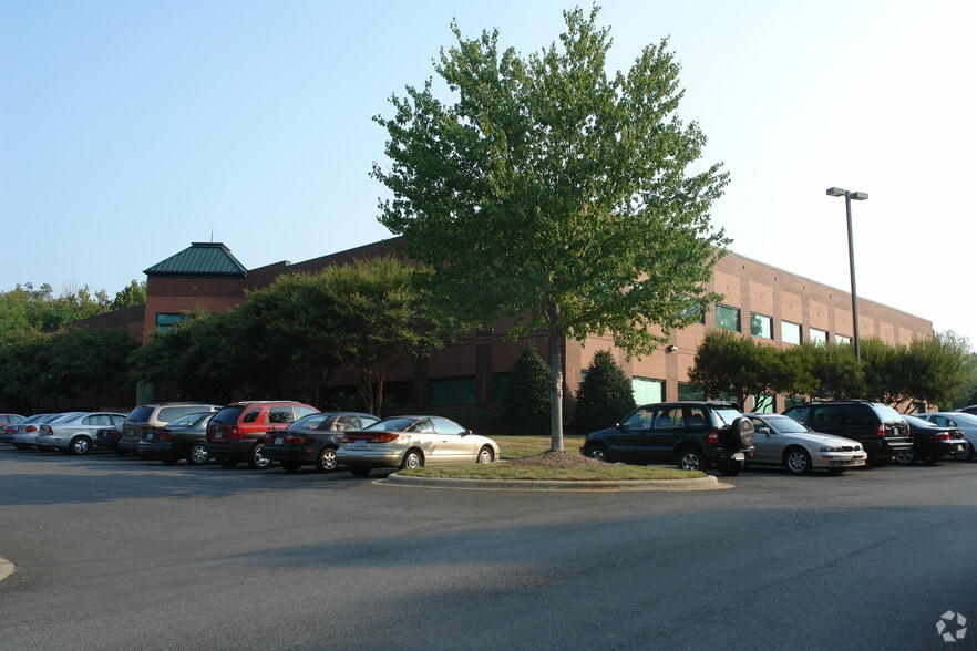 2800 Westoak Dr, Charlotte, NC for lease - Building Photo - Image 2 of 6