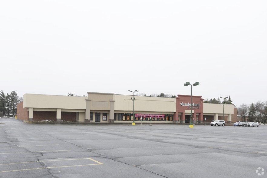 756 E Napier Ave, Benton Harbor, MI for lease - Primary Photo - Image 1 of 8