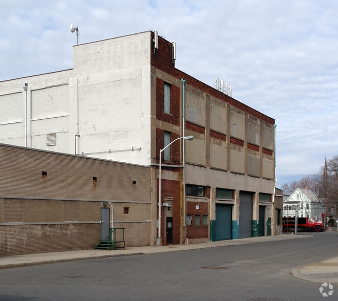 838 Main Ave, Passaic, NJ for lease - Building Photo - Image 3 of 10