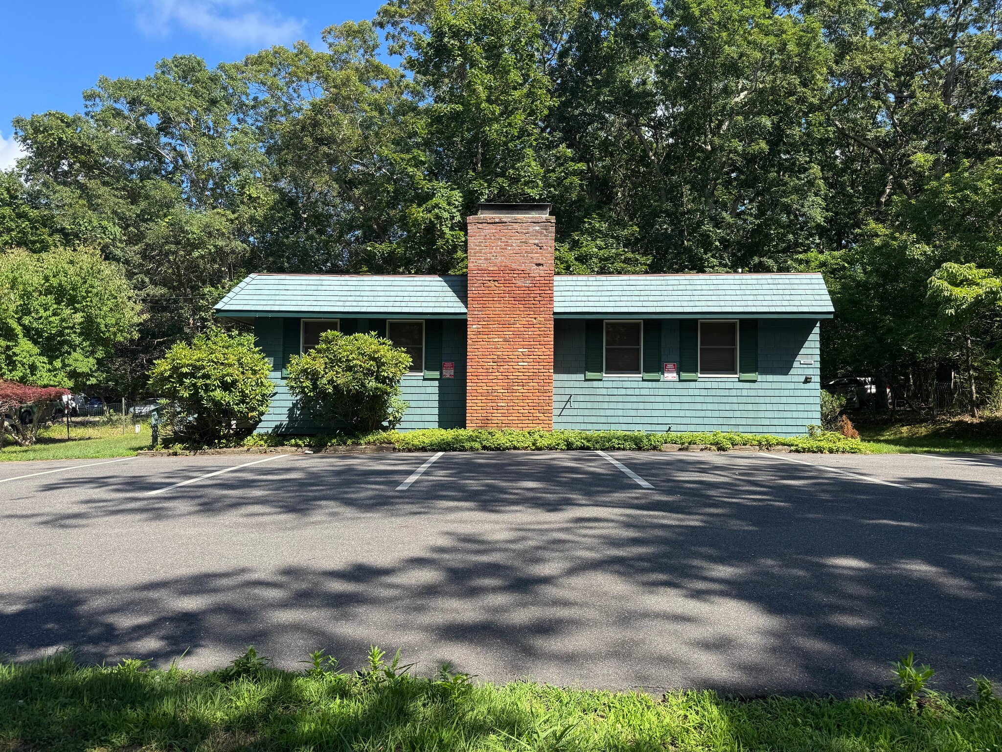 512 Three Mile Harbor HC Rd, East Hampton, NY for lease Building Photo- Image 1 of 2