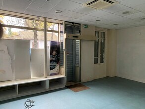 20 Rue Du Maréchal Juin, Maisons-Alfort for lease Interior Photo- Image 2 of 2