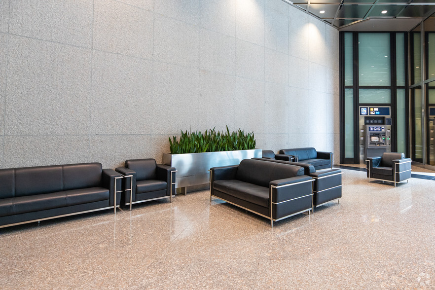 200 Bay St, Toronto, ON for lease - Lobby - Image 3 of 21