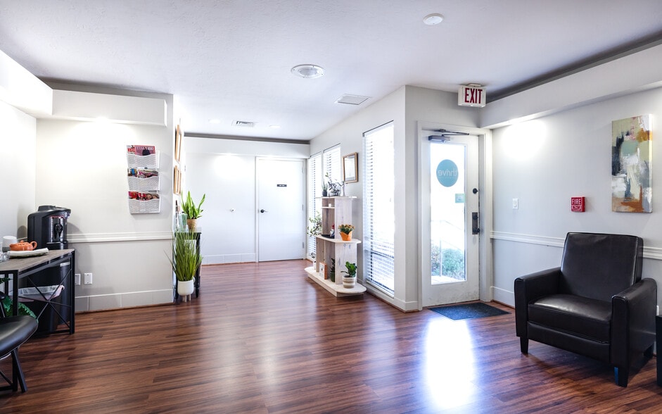 12734 Kenwood Ln, Fort Myers, FL for lease - Interior Photo - Image 1 of 26