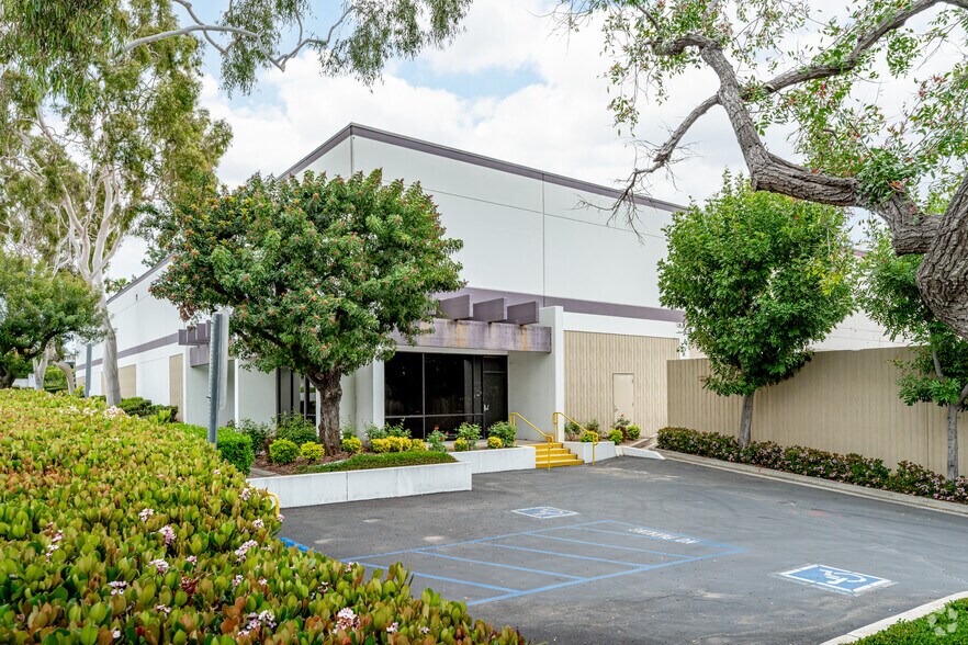502 W Covina Blvd, San Dimas, CA à louer - Photo du bâtiment - Image 2 de 6