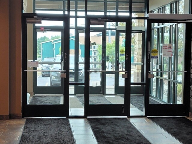 1700 N Central Ave, Marshfield, WI à louer - Hall d’entrée - Image 2 de 10