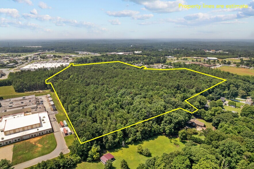 212 Campbell Dr, King, NC à vendre - Photo du bâtiment - Image 2 de 10
