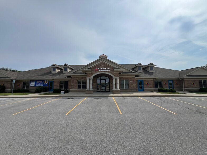62 Capital Dr, Warsaw, IN à vendre - Photo principale - Image 1 de 14