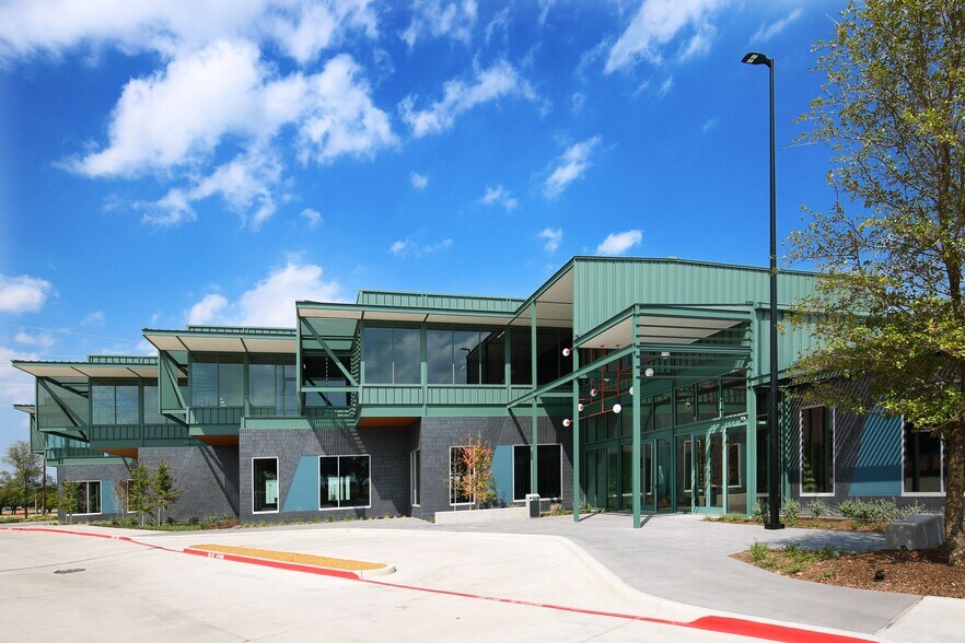 6200 K Ave, Plano, TX à louer - Photo du bâtiment - Image 2 de 12