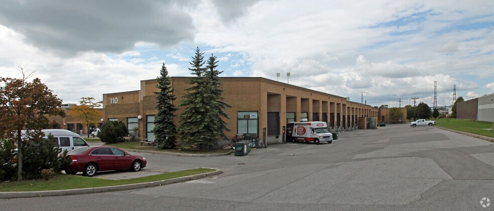 110 Scotia Ct, Whitby, ON à louer - Photo du bâtiment - Image 3 de 3