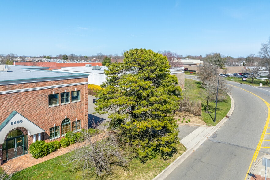 5400 New Horizons Blvd, Amityville, NY for sale - Aerial - Image 3 of 6