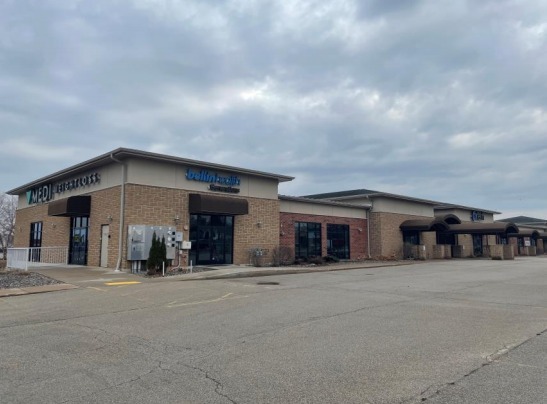 1600-1688 N Casaloma Dr, Grand Chute, WI for lease Building Photo- Image 1 of 15