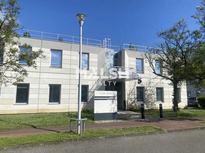 Bureau dans Bron à louer - Photo du bâtiment - Image 1 de 14