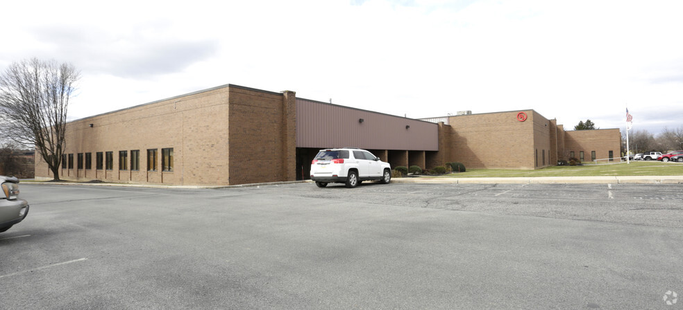 7036 Snowdrift Rd, Allentown, PA for lease - Building Photo - Image 2 of 4