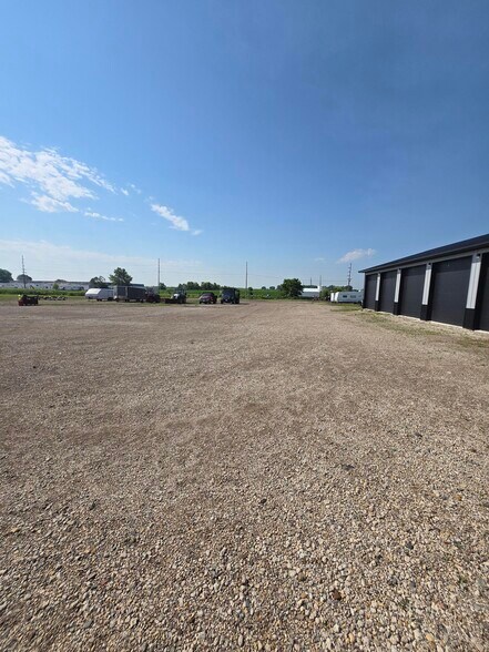 1131 Indus St, Fairmont, MN à vendre - Photo du bâtiment - Image 3 de 17